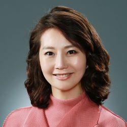 Esther Eunsil Kho headshot
